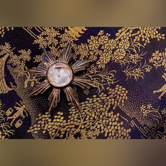 Vintage dramatic bronze with cut glass star pin - Picture 8 of 8